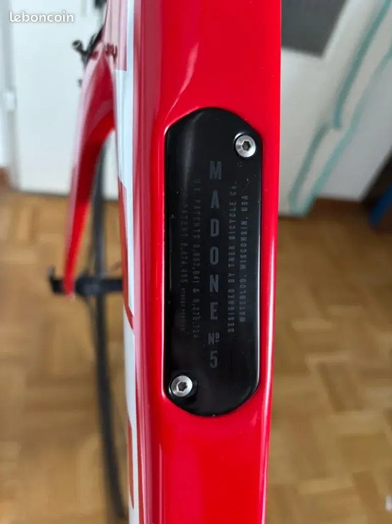 Used Trek Trek Madone SL6 2019 Road & Gravel, Red — image 5 of 6