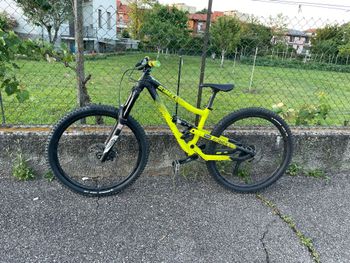 Used Commencal SUPREME JUNIOR 2018 2018 Youth — image 3 of 6