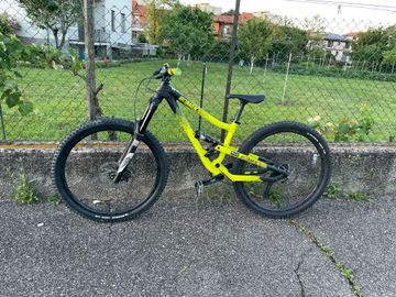 Used Commencal SUPREME JUNIOR 2018 2018 Youth, Orange — image 3 of 6