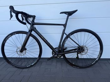 Tweedehands Cannondale Caad 13 Disc 105 Matte Black, 54 Custom Shimano 105 2024 Racefiets & gravel