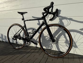 Used Cannondale Caad 13 Disc 105 Matte Black, 54 Cannondale Caad 13 Disc 105 Matte Black, 54 Custom Shimano 105 2024 Road & Gravel — image 7 of 19