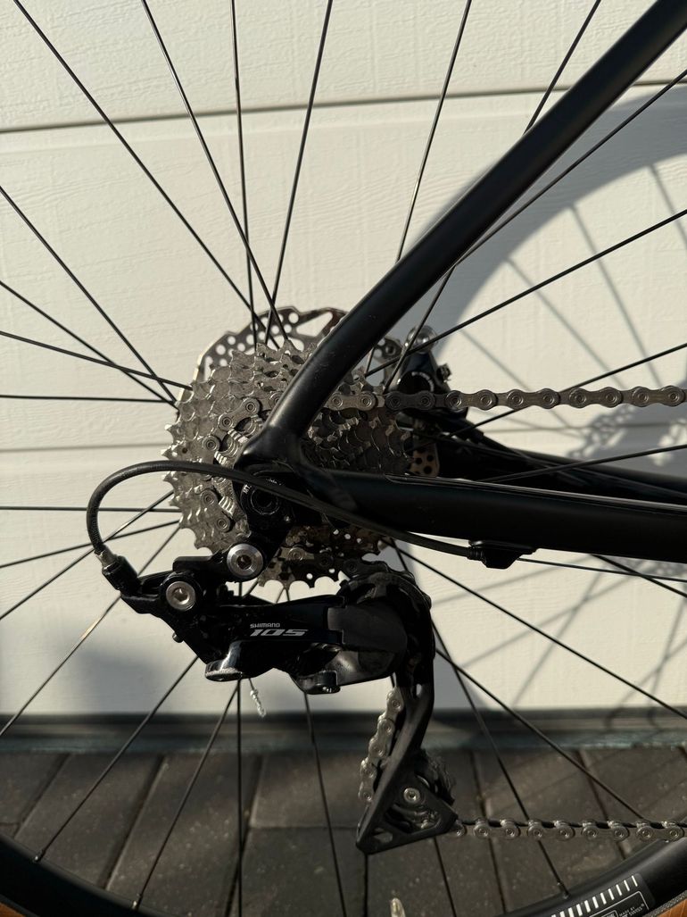 Used Cannondale Caad 13 Disc 105 Matte Black, 54 Cannondale Caad 13 Disc 105 Matte Black, 54 Custom Shimano 105 2024 Road & Gravel — image 9 of 19