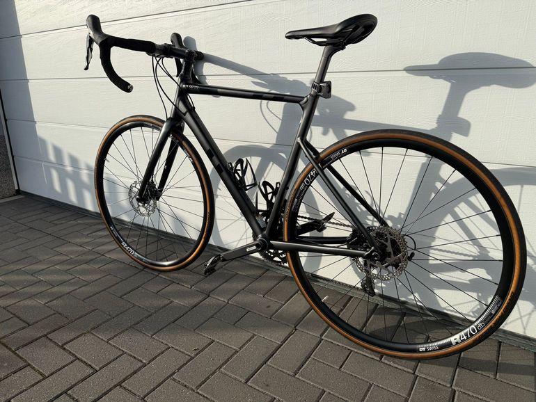 Used Cannondale Caad 13 Disc 105 Matte Black, 54 Cannondale Caad 13 Disc 105 Matte Black, 54 Custom Shimano 105 2024 Road & Gravel — image 2 of 19