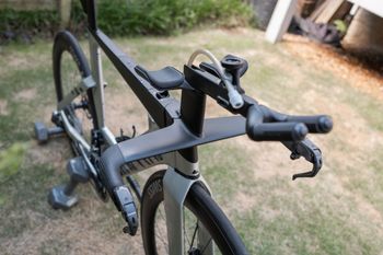 Used Canyon Speedmax CFR Disc eTap 2022 2022 Road & Gravel, Light Gray — image 13 of 16