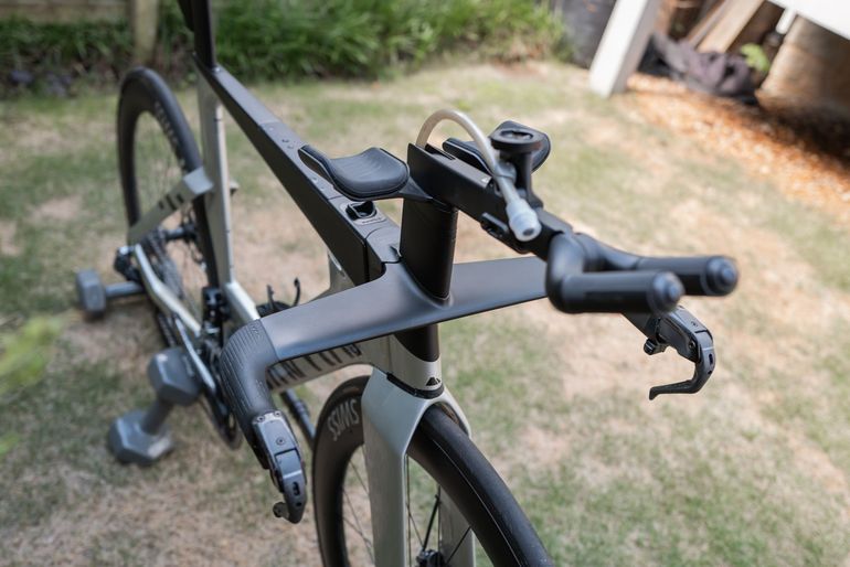 Used Canyon Speedmax CFR Disc eTap 2022 2022 Road & Gravel, Light Gray — image 13 of 16