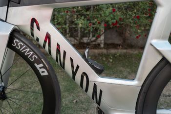 Used Canyon Speedmax CFR Disc eTap 2022 2022 Road & Gravel, Light Gray — image 11 of 16