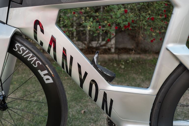 Used Canyon Speedmax CFR Disc eTap 2022 2022 Road & Gravel, Light Gray — image 11 of 16