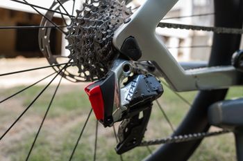 Used Canyon Speedmax CFR Disc eTap 2022 2022 Road & Gravel, Light Gray — image 8 of 16