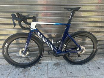 Gebrauchtes Canyon Aeroad CF SL 8 Disc 2023 2023 Road & Gravel, Blau — Bild 1 von 12