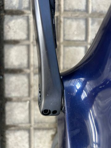 Używany Canyon Aeroad CF SL 8 Disc 2023 2023 Road & Gravel — zdjęcie 10 z 12