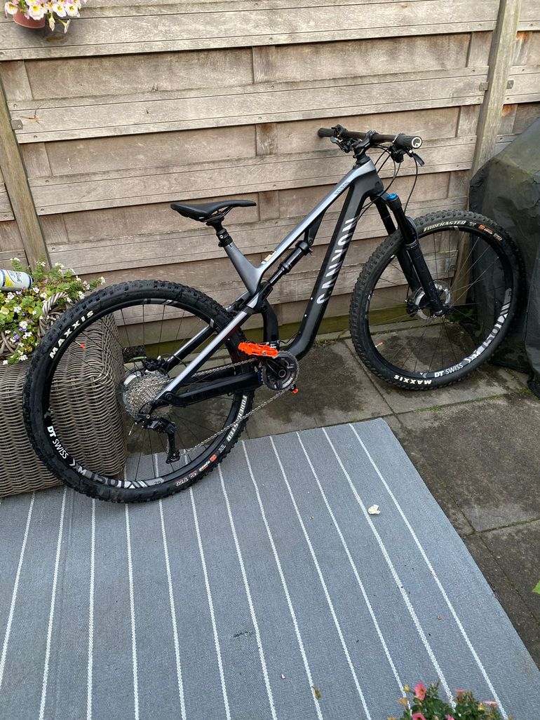 Used Canyon Neuron CF 9.0 2020 2020 Mountainbike, Black, 27.5, 29 — image 1 of 3