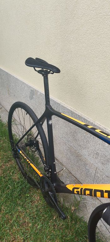 Used Giant TCR Advanced 1 Disc-KOM 2018 2018 Road & Gravel, Black — image 5 of 8