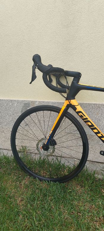 Used Giant TCR Advanced 1 Disc-KOM 2018 2018 Road & Gravel, Black — image 7 of 8
