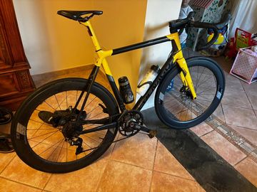 Colnago C64 Disc Daytona Pro Bike 2022 2022 Road & Gravel d'occasion
