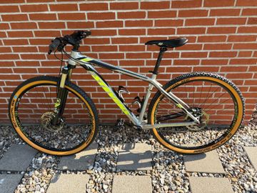 Stevens Colorado Shimano Deore XT 2020 Mountainbike usato, Grigio chiaro — immagine 2 di 10