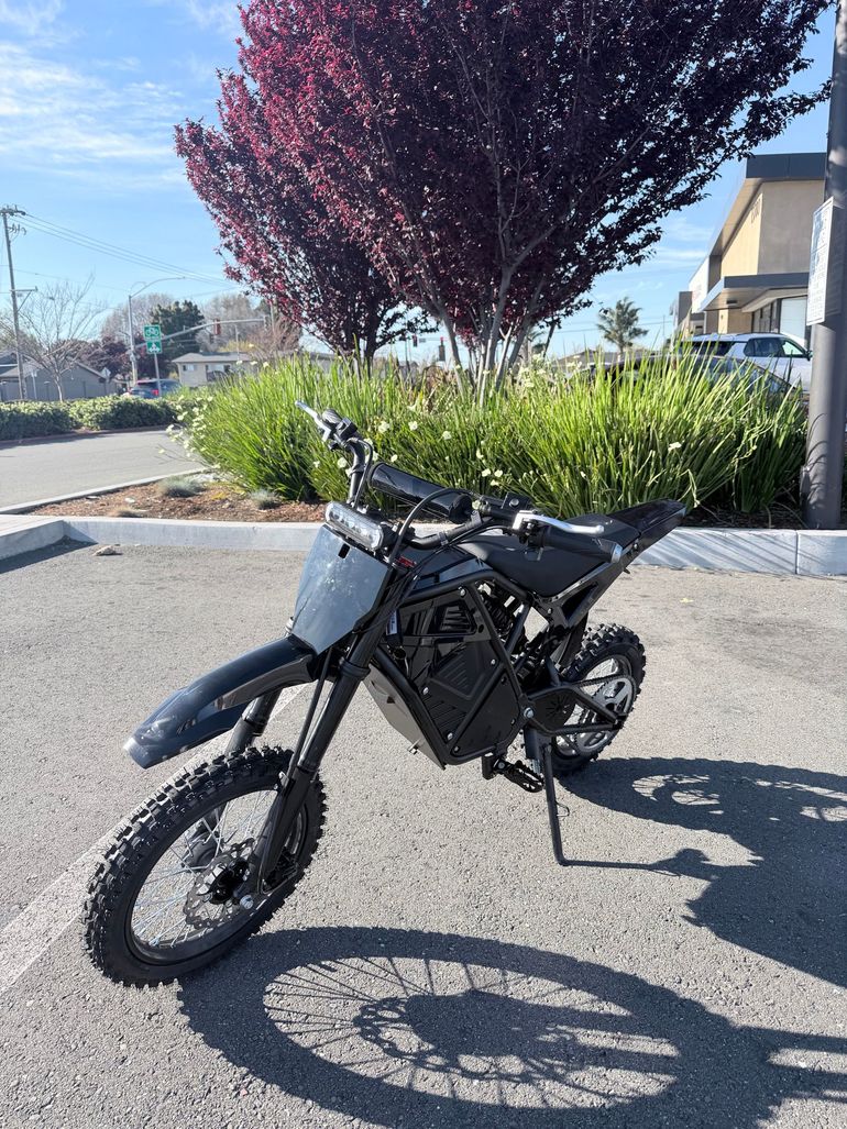 Used Eskute Eskute Custom 2026 Youth, Blue — image 3 of 3