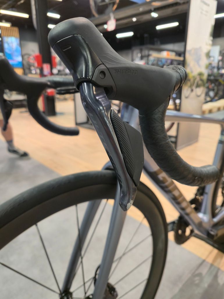 Used Giant TCR Advanced Pro 0 KOM 2026 2026 Road & Gravel, Light Gray — image 7 of 17
