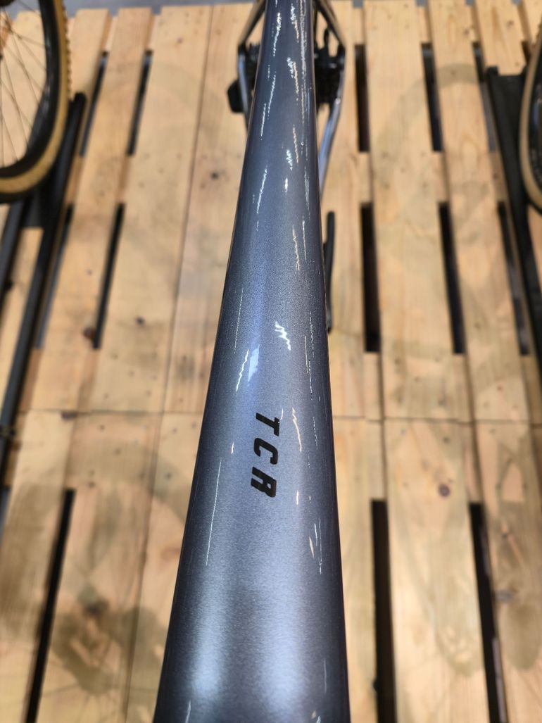 Used Giant TCR Advanced Pro 0 KOM 2026 2026 Road & Gravel, Light Gray — image 15 of 17