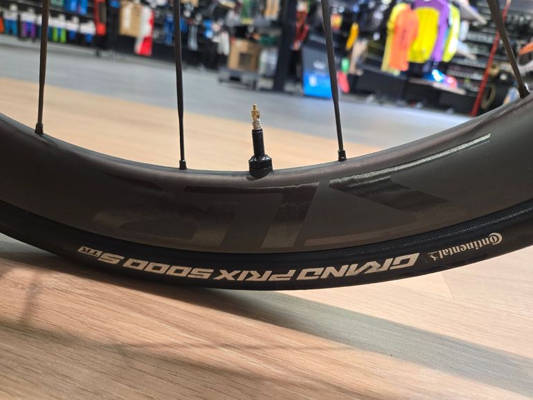 Used Giant TCR Advanced Pro 0 KOM 2026 2026 Road & Gravel, Light Gray — image 14 of 17