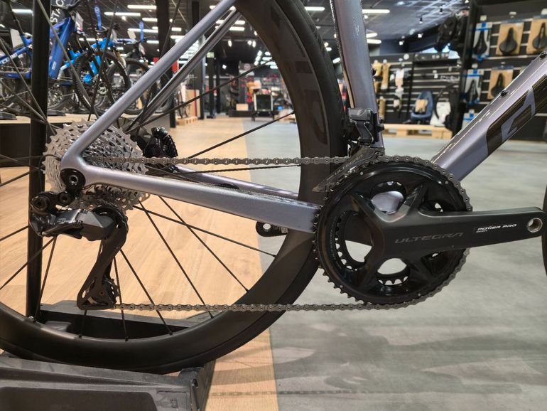 Used Giant TCR Advanced Pro 0 KOM 2026 2026 Road & Gravel, Light Gray — image 3 of 17