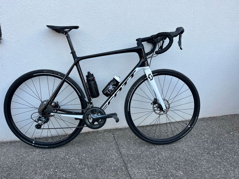Used Scott Addict 30 disc 2019 2019 Road & Gravel, Black — image 1 of 4