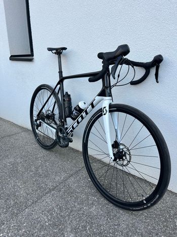 Used Scott Addict 30 disc 2019 2019 Road & Gravel, Black — image 3 of 4