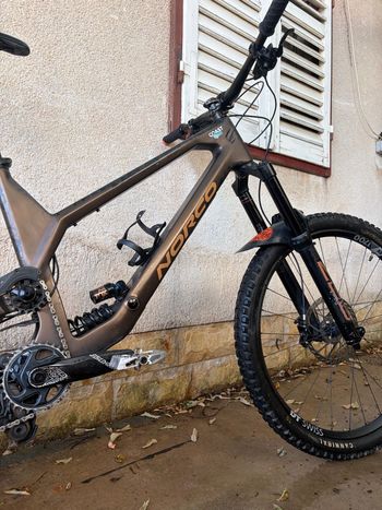 Used Norco Range C2 2023 2023 Mountainbike, Nero — image 2 of 7