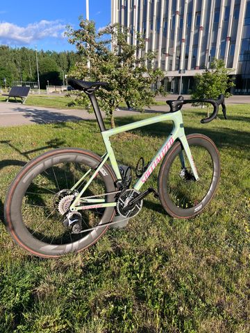 Used Specialized Tarmac SRAM Red eTap AXS 2026 Road & Gravel, Green — image 1 of 16