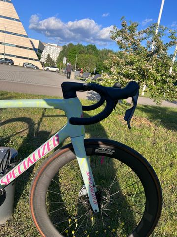 Used Specialized Tarmac SRAM Red eTap AXS 2026 Road & Gravel, Green — image 9 of 16