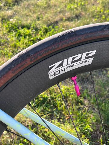 Used Specialized Tarmac SRAM Red eTap AXS 2026 Road & Gravel, Green — image 11 of 16