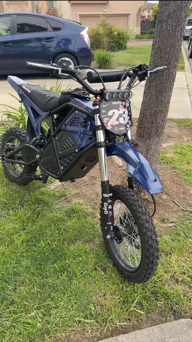 Used Eskute Eskute Custom 2026 Youth, Blue — image 1 of 3