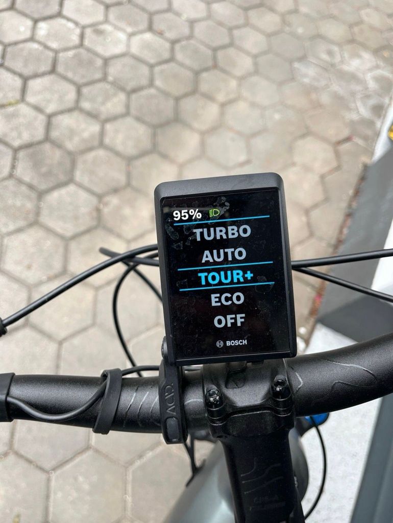Used CUBE KATHMANDU HYBRID, PRO 750 2024 2024 Urban — image 3 of 8