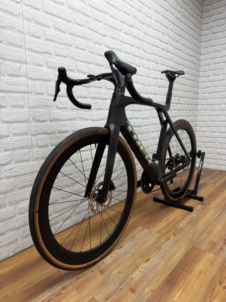 Used Trek Madone SLR 6 Gen 7 2024 2024 Road & Gravel, Black — image 7 of 9