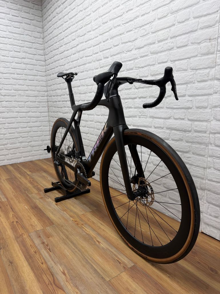 Used Trek Madone SLR 6 Gen 7 2024 2024 Road & Gravel, Black — image 4 of 9