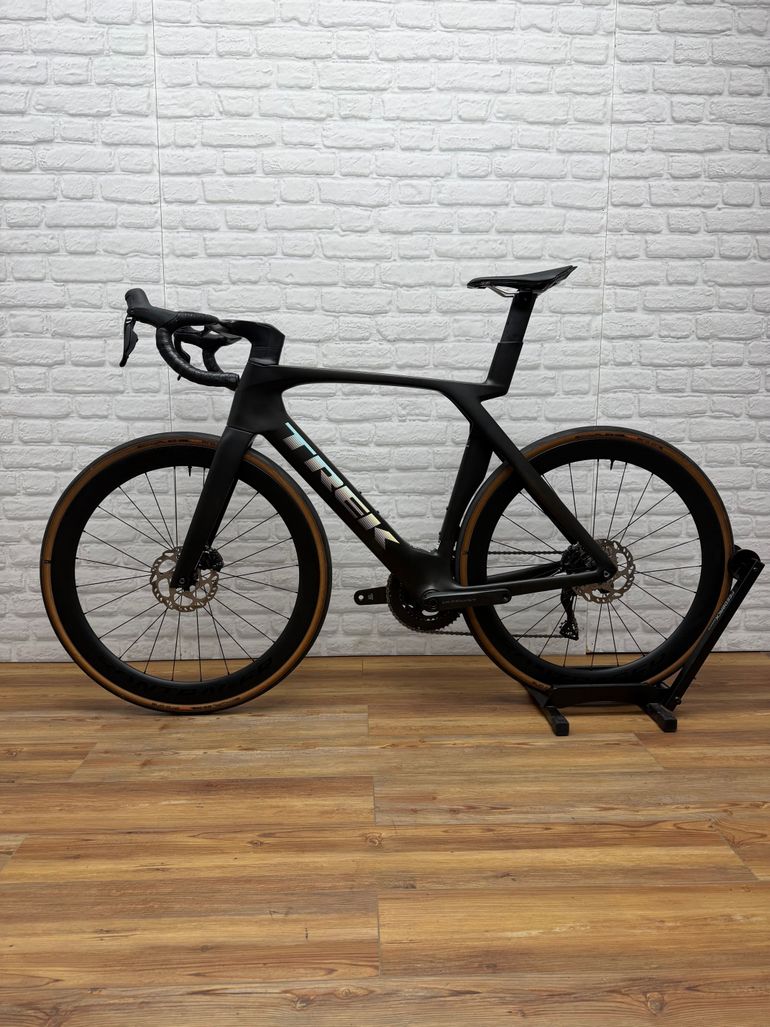Used Trek Madone SLR 6 Gen 7 2024 2024 Road & Gravel, Black — image 6 of 9