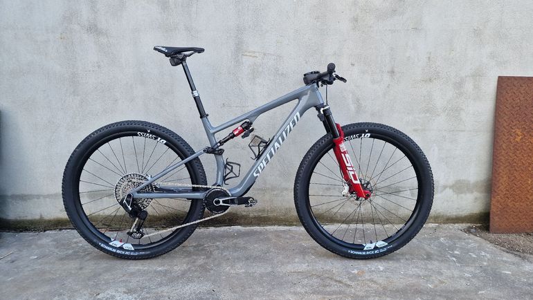 Used Specialized Epic Sram Eagle Transmission X0 2025 Mountainbike, Light Gray — image 1 of 9