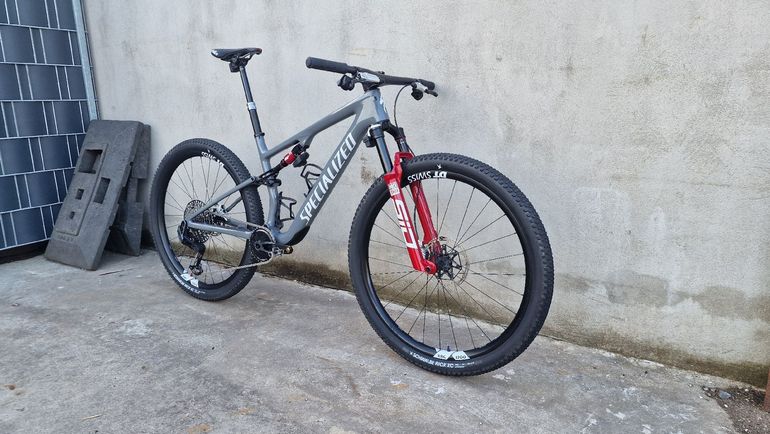 Used Specialized Epic Sram Eagle Transmission X0 2025 Mountainbike, Light Gray — image 3 of 9
