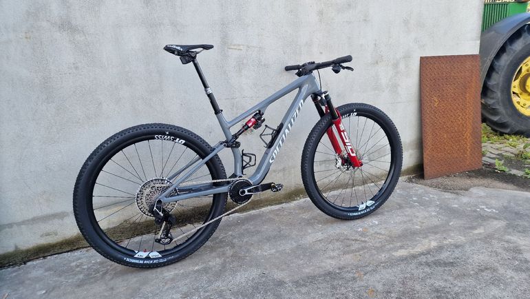 Used Specialized Epic Sram Eagle Transmission X0 2025 Mountainbike, Light Gray — image 2 of 9