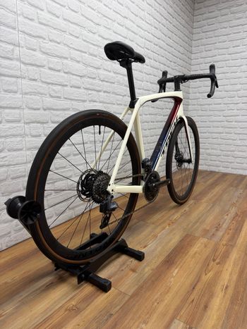 Used Trek Domane SL 7 eTap Gen 4 2023 2023 Road & Gravel, White — image 3 of 6