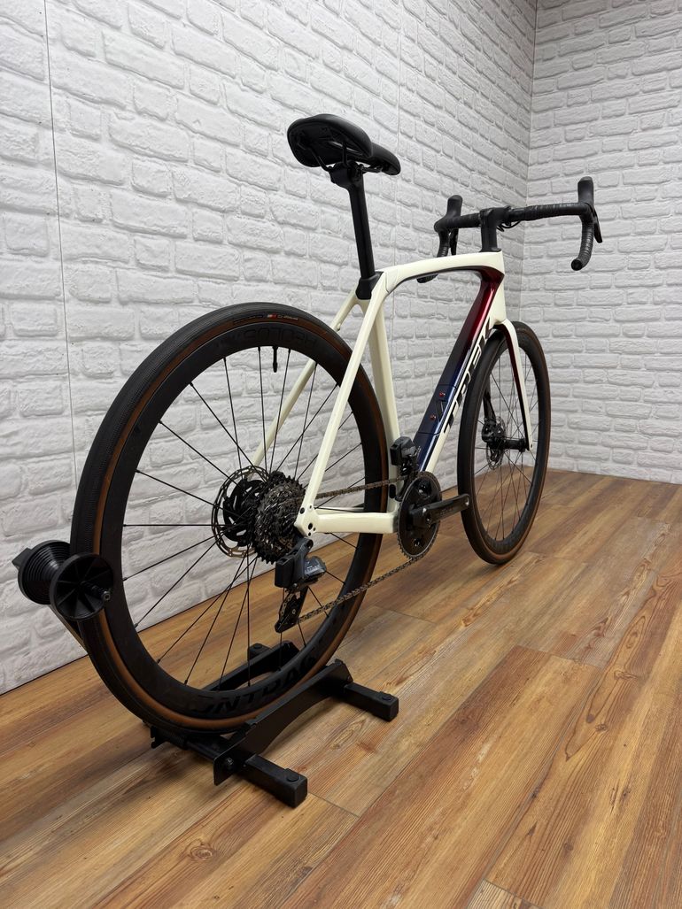 Used Trek Domane SL 7 eTap Gen 4 2023 2023 Road & Gravel, White — image 3 of 6