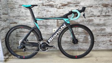 Gebrauchtes Bianchi Oltre RC - Sram Red eTap AXS disc 2023 2023 Road & Gravel