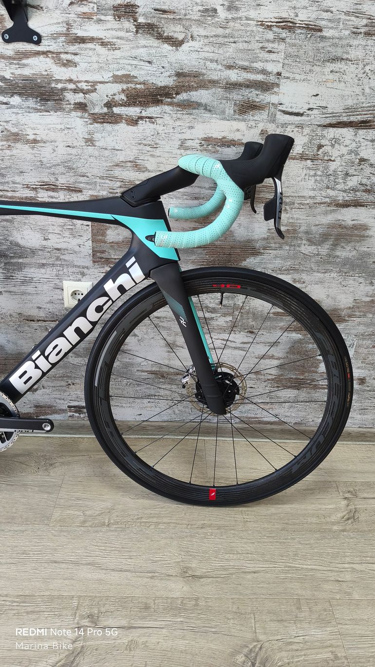 Used Bianchi Oltre RC - Sram Red eTap AXS disc 2023 2023 Road & Gravel, Green — image 3 of 41