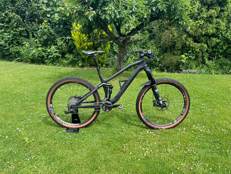 Used Canyon Spectral CF 8.0 (2017) 2017 Mountainbike — image 1 of 6