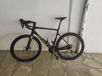 Used Scott Addict 40 2022 2022 Road & Gravel, Green — image 2 of 21