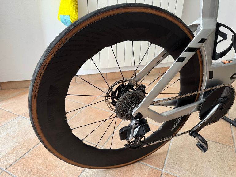 Used Canyon Speedmax CFR Disc eTap 2023 2023 Road & Gravel, Light Gray — image 9 of 11