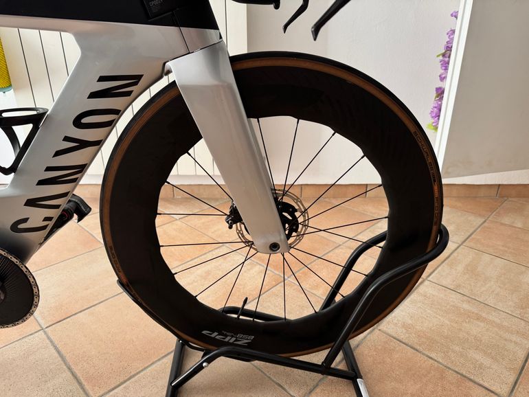 Used Canyon Speedmax CFR Disc eTap 2023 2023 Road & Gravel, Light Gray — image 8 of 11