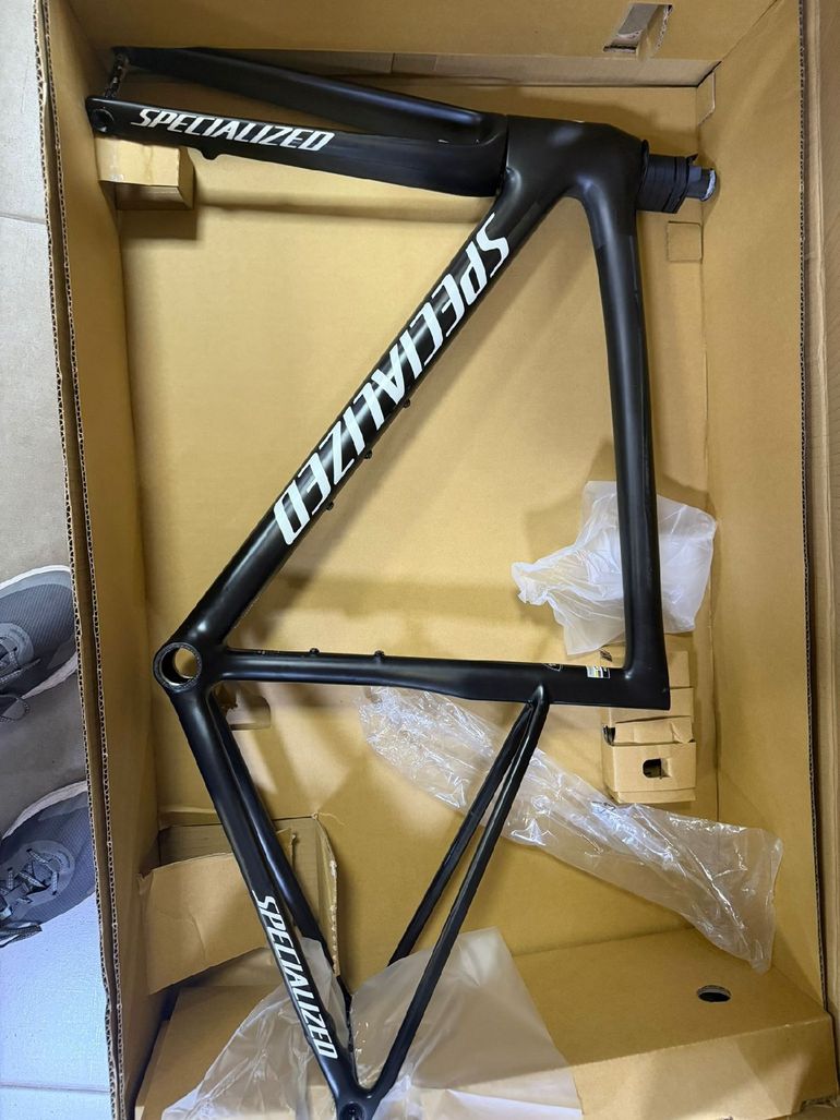 Used Specialized Tarmac SL8 Pro - Shimano Ultegra Di2 2025 Frameset 2025 Road & Gravel — image 2 of 4