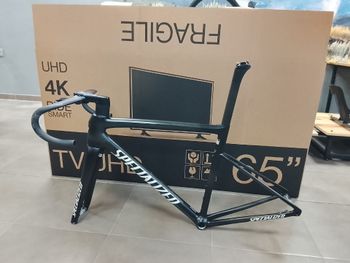 Used Specialized Tarmac SL8 Pro - Shimano Ultegra Di2 2025 Frameset 2025 Road & Gravel — image 3 of 4