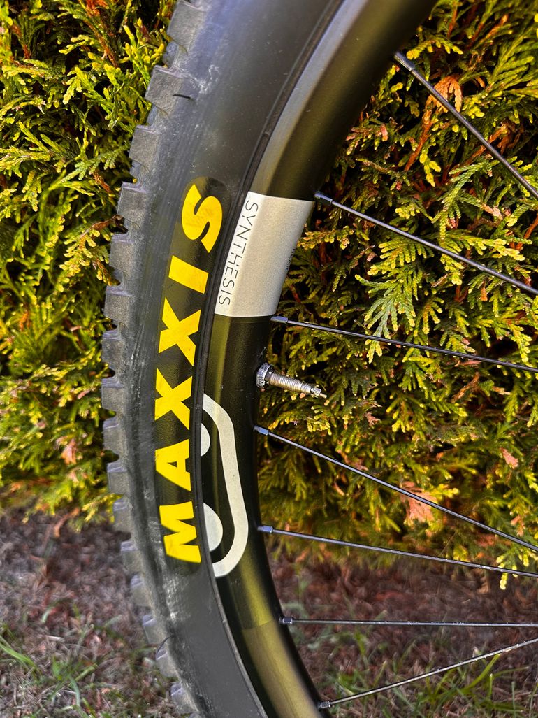 Used Commencal Commencal Supreme V5 DH 2023 Mountainbike, Nero — image 9 of 11