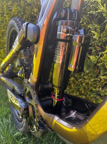 Used Commencal Commencal Supreme V5 DH 2023 Mountainbike, Nero — image 6 of 11